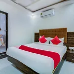 OYO 66155 Hotel Golden Palace Inn